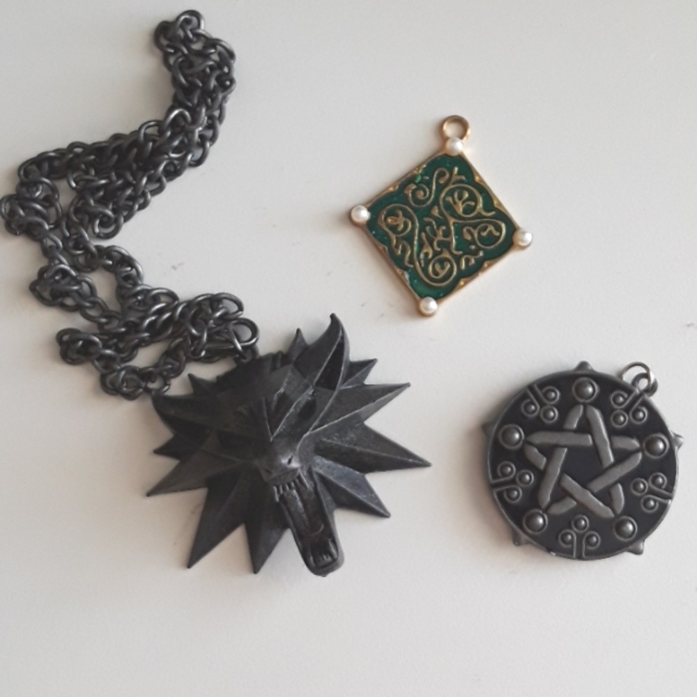 The Witcher 3: The Wild Hunt Necklace Set